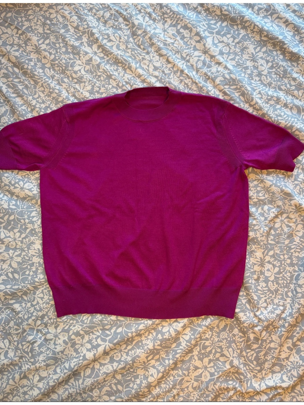Short-Sleeve High Neck Sweater in Magenta